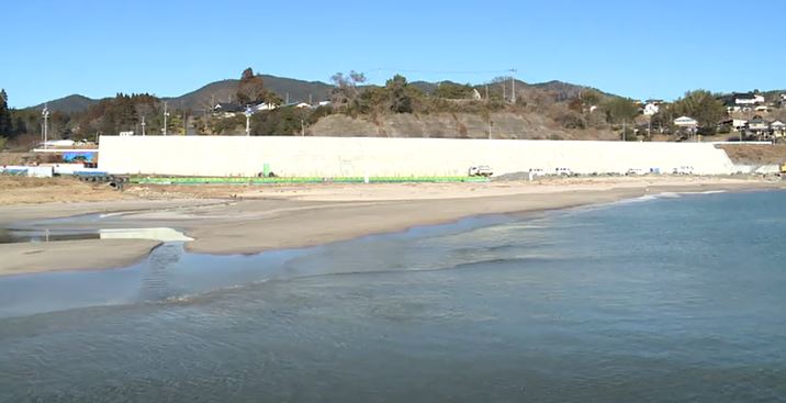 防潮堤の建設が進む気仙沼市