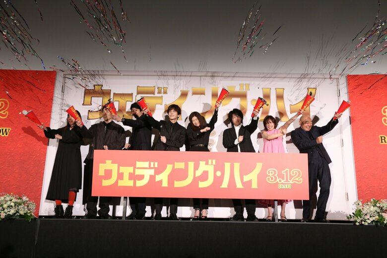 集合写真　（左から）大九監督、中尾、向井、岩田、篠原、中村、関水、高橋