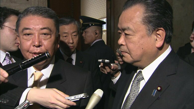 自民・大島氏（左）と公明・漆原氏は「悪代官と越後屋」と呼び合う程の仲だった