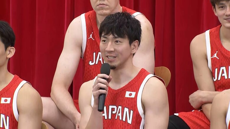 比江島慎選手（10日、都内会見で）
