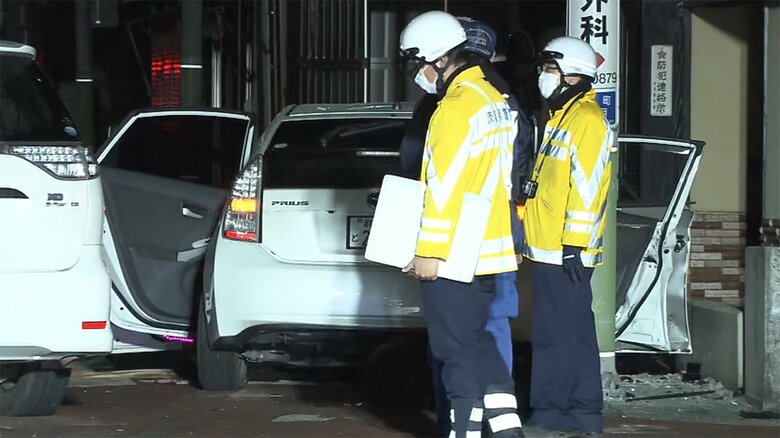 現場の交差点では、当時、信号は「赤色と黄色の点滅」だった。