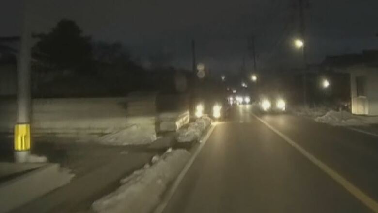 対向車線にはみ出す