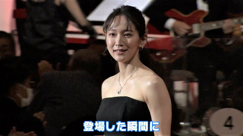 噂の吉岡里帆さん入場シーン