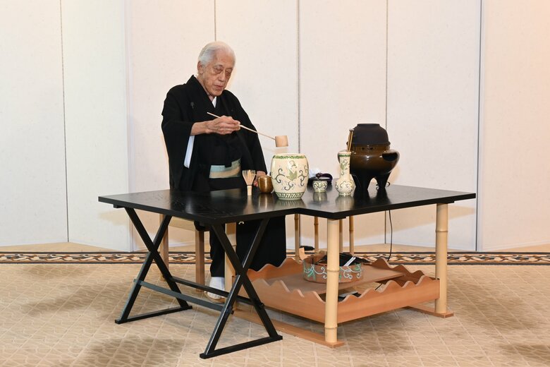 9月13日 国連平和祈念献茶式に臨む千玄室さん（提供：裏千家今日庵）