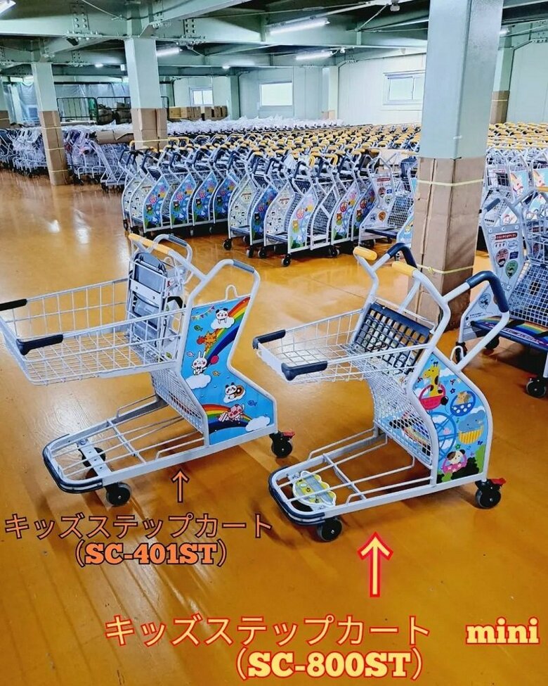 キッズステップカートとキッズステップカートmini（画像提供：スーパーメイト）