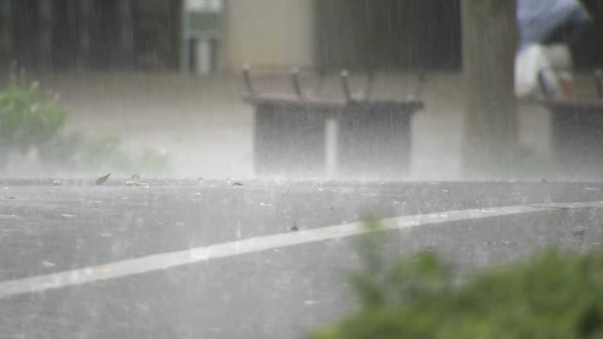 午後のゲリラ雷雨で東京・練馬区が気温急低下25度に　27日夕方以降、列島各地で雷の発生確率高まる
