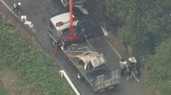 乗用車と衝突のトラックが炎上し1人死亡2人けが　トラックは焼け焦げて大破　茨城・つくば市