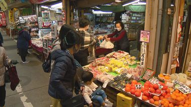 「一生懸命ここを守ってきた」70年続く果物店おかみさんの思い…市民の