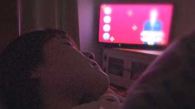 明るい部屋で寝ると「太る」? 米国立研究所が気になる調査結果を発表