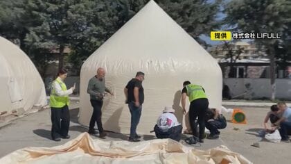 完成までの早さに被災者も感動…トルコ・シリア地震被災地に「インスタントハウス」　約4時間で完成