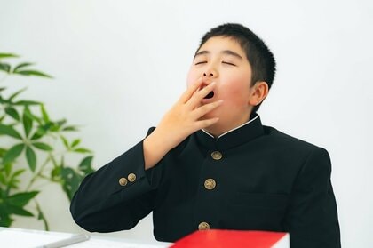 小中高生の半数は睡眠不足？“厚労省の推奨時間”を満たしていないことが判明…親がすべきことを研究者に聞いた