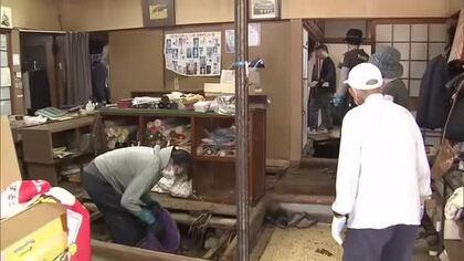 被災後、初の週末　「晴れているうちに…」101棟が浸水被害の坂井市丸岡町で復旧作業　100人規模でボランティア活動が本格化