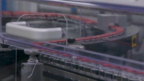 アストラゼネカ製 原則40歳以上に公費接種 自治体の要請に応じ供給