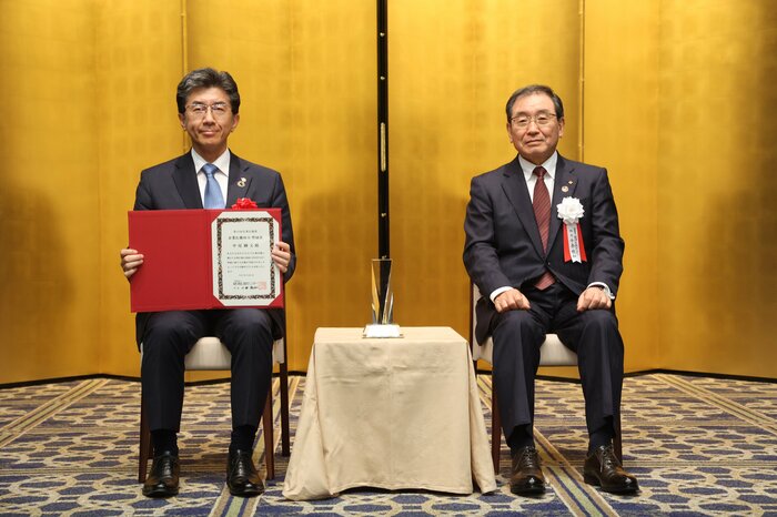 左:大和ハウス工業 中尾剛文上席執行役員