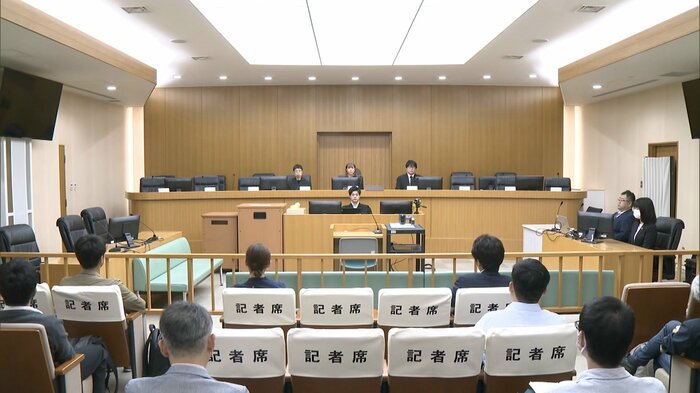 初公判が開廷する前の法廷(2024年10月)