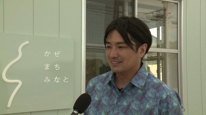 「男鹿の中心部を多くの人が行き交うようにしたい」と語る男鹿まち企画の岡住修兵さん(37)