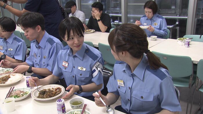 転職した理由を語る迎藍子巡査