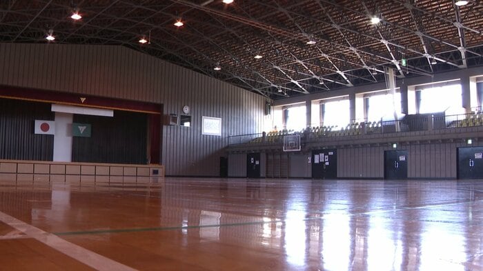 子どもたちが熱戦を繰り広げた体育館はまもなく改修工事に入る
