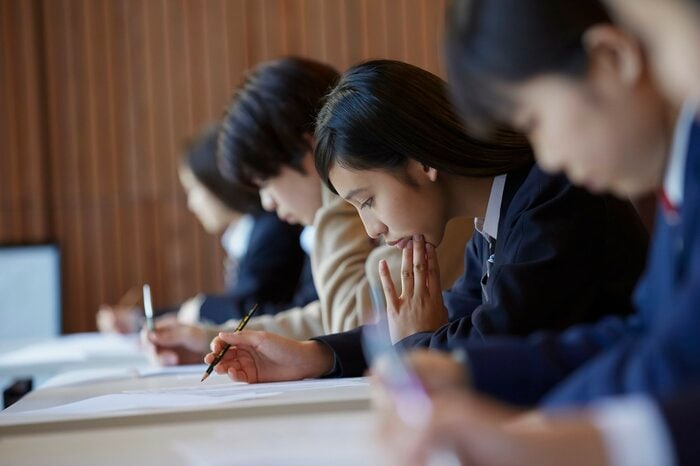 浪人を選ばず合格した大学に進学するケースが多い(画像:イメージ)