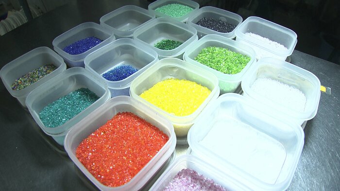 色付けに使うガラスは14種類