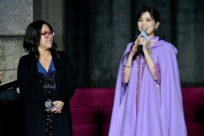 ファウン・ヴィーラスンソーン監督と生田絵梨花さん