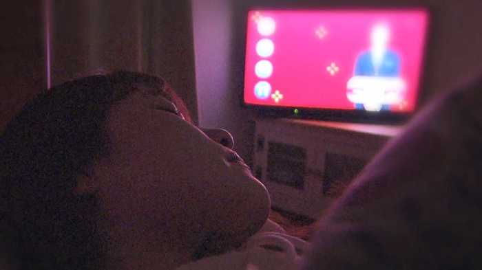 明るい部屋で寝ると「太る」? 米国立研究所が気になる調査結果を発表