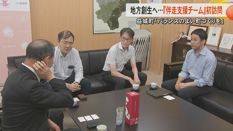熊本地震の被災地・益城町を『地方創生伴走支援チーム』が訪問　中央省庁職員が町の課題解決に政策を助言　全国60市町村でスタート｜FNNプライムオンライン