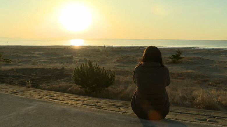 東日本大震災から15年「なんとか生きていくんだと実感した15年だった」朝日に祈る人々〈宮城〉｜FNNプライムオンライン