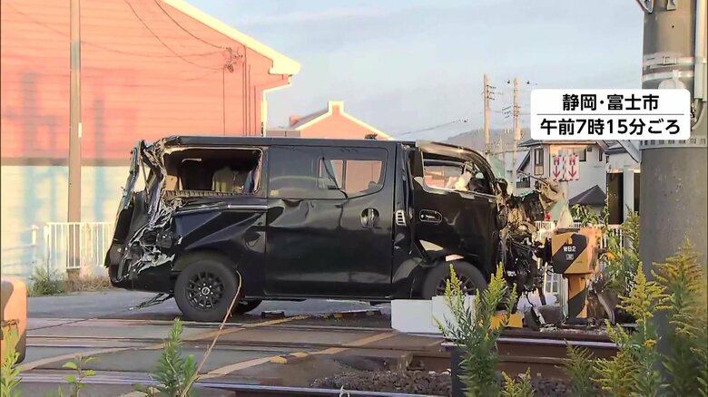 JR東海道線の踏切内に車侵入し列車と衝突 車の運転手男性が軽傷 事故の影響で一部区間で2時間40分運転見合わせに 静岡・富士市|FNNプライムオンライン