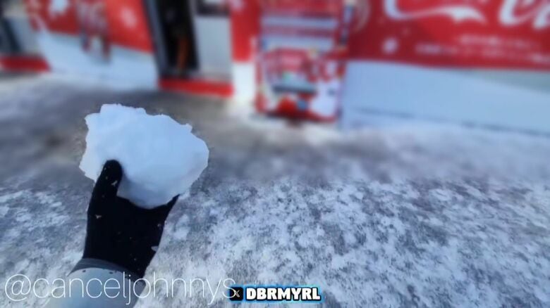 【さっぽろ雪まつり会場で迷惑行為】動画配信しながら外国人男性が会場スタッフに『雪玉』投げつける暴挙…“低レベル”侮辱発言も＿「絶対止めて」北海道札幌市｜FNNプライムオンライン