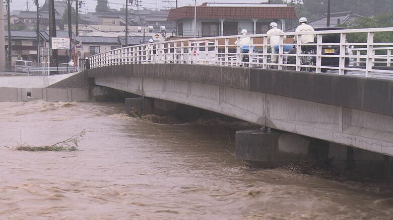住宅1棟で床下浸水…前線の影響で25日朝にかけて三重と岐阜の一部で大雨 多い所で24時間に120ミリの予想｜FNNプライムオンライン