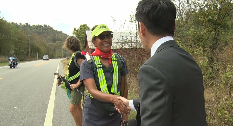 ハントさんと挨拶を交わす筆者