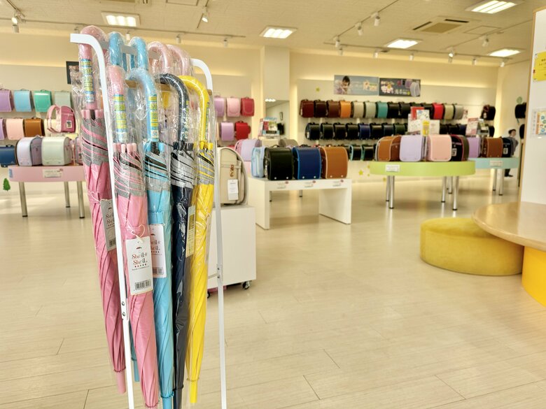 全国11店舗のショールームで販売