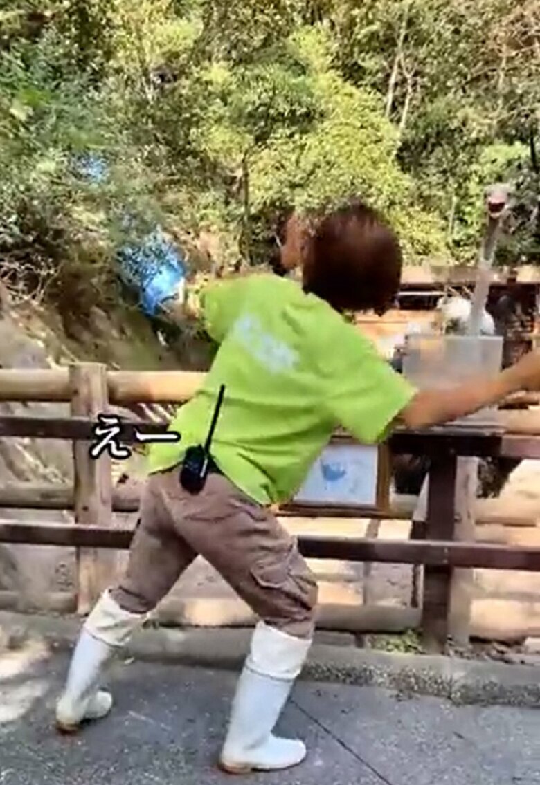 独特な踊りにキョウちゃんもビックリ？