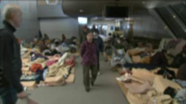 2011年3月19日　発災から1週間　通路にも避難者