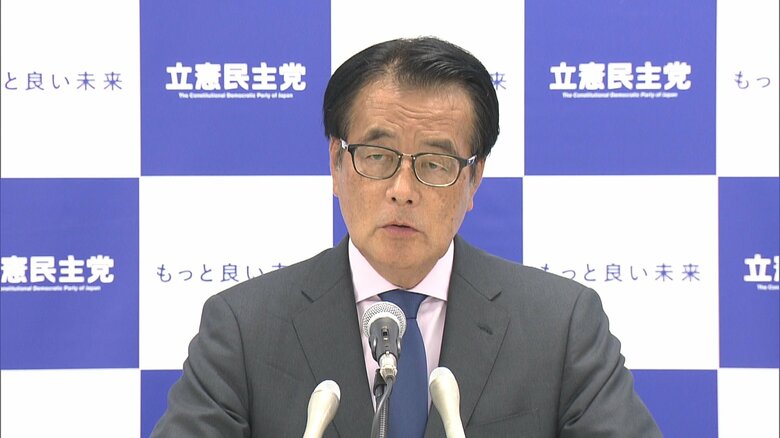 「約束が守られているとはとても言えない」などと批判した立憲・岡田幹事長（22日）