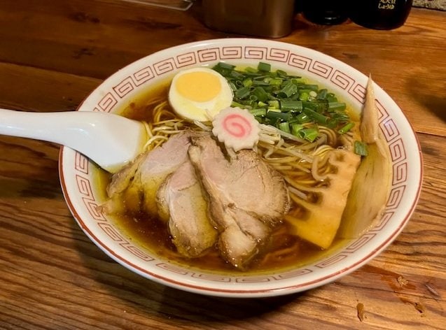 「ノラネコ食堂」の中華そば（900円）