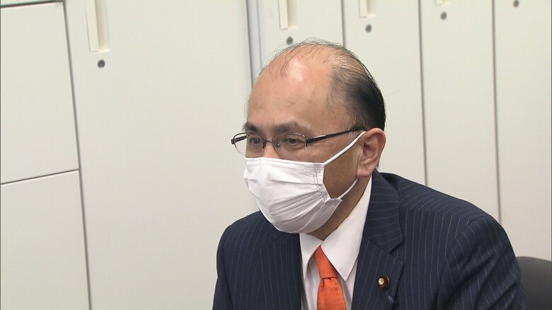 堀井氏と話す「日本を明るくする会」根本幸典議員（19日）