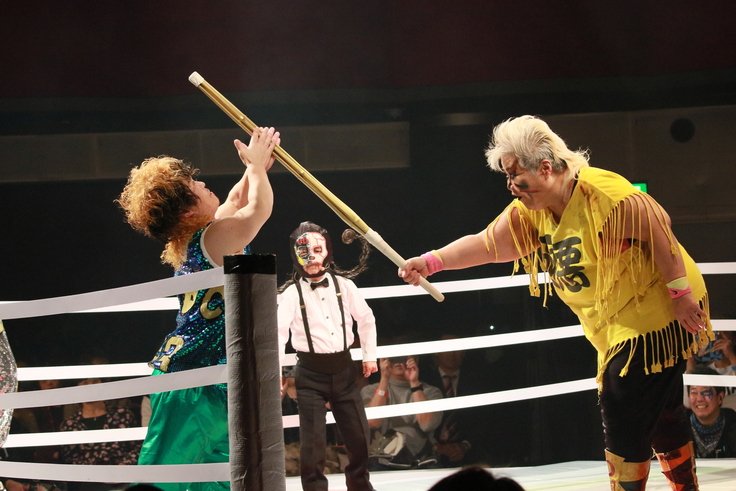 往年の悪役・ダンプ松本さんも参戦。こびとプロレスはエンタメとして確立なるか