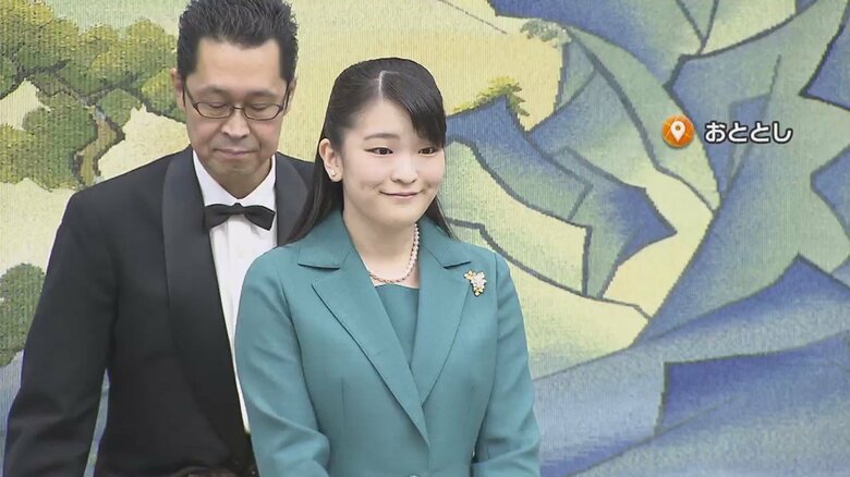 眞子さんが着た緑色のスーツは佳子さまに”引き継がれた”（2019年）