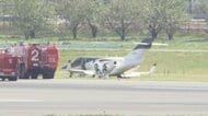 プライベートジェット機が風にあおられ成田空港の滑走路外で停止　A滑走路閉鎖し点検つづく　乗員3人けがなし
