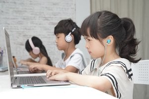 来年4月小中学校でネットが一斉ダウンする? 3万校の“1人1台端末”にネット回線は耐えられるのか