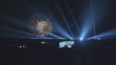 一夜限りの「流れ星新幹線」 打ち上げ花火との競演も…九州新幹線全線開業から10年