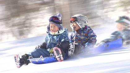 特集 子どもの歓声再び 飯綱高原に そりゲレンデ 昨季 スキー場閉鎖 住民有志