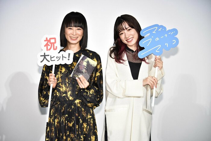 (左から)タナダユキ監督、永野芽郁さん