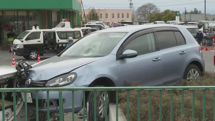 スーパー駐車場で76歳の女が運転する車が暴走(5月2日 御代田町)