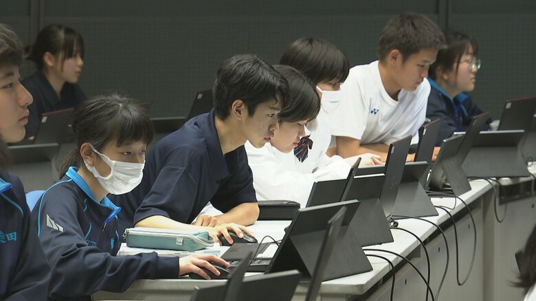 富山県が目指す「大規模校」の理想形？ 2200人が学ぶ千葉県立幕張総合高校の&quot;大学のキャンパス&quot;のような圧巻施設｜FNNプライムオンライン