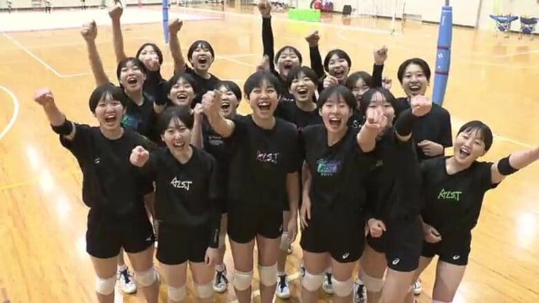 【春高バレー】福島県代表・郡女大附属　10年連続27回目の全国の舞台へ　16人全員で笑顔を絶やさず“自分たちらしく”｜FNNプライムオンライン