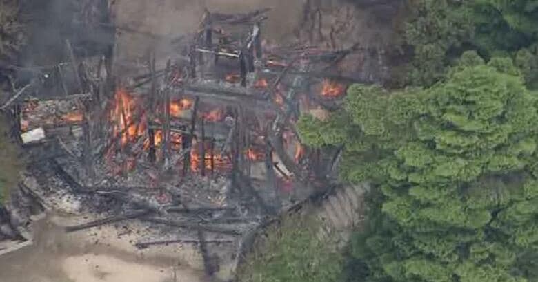 【速報】宮島の弥山山頂の「霊火堂」で火災　消防ヘリで上空から放水へ　消防車４台と救急車１台が出動｜FNNプライムオンライン