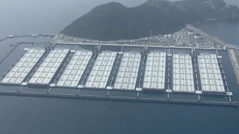 海に浮かぶ巨大な貯蔵船8隻…白島石油備蓄基地に上陸取材　パイプラインでタンカーに積み込み　備蓄放出がスタート　福岡・北九州市沖｜FNNプライムオンライン